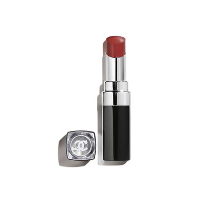 LA BARRA DE LABIOS HIDRATANTE Y REPULPADORA DE LARGA DURACIÓN. COLOR Y BRILLO INTENSOS.